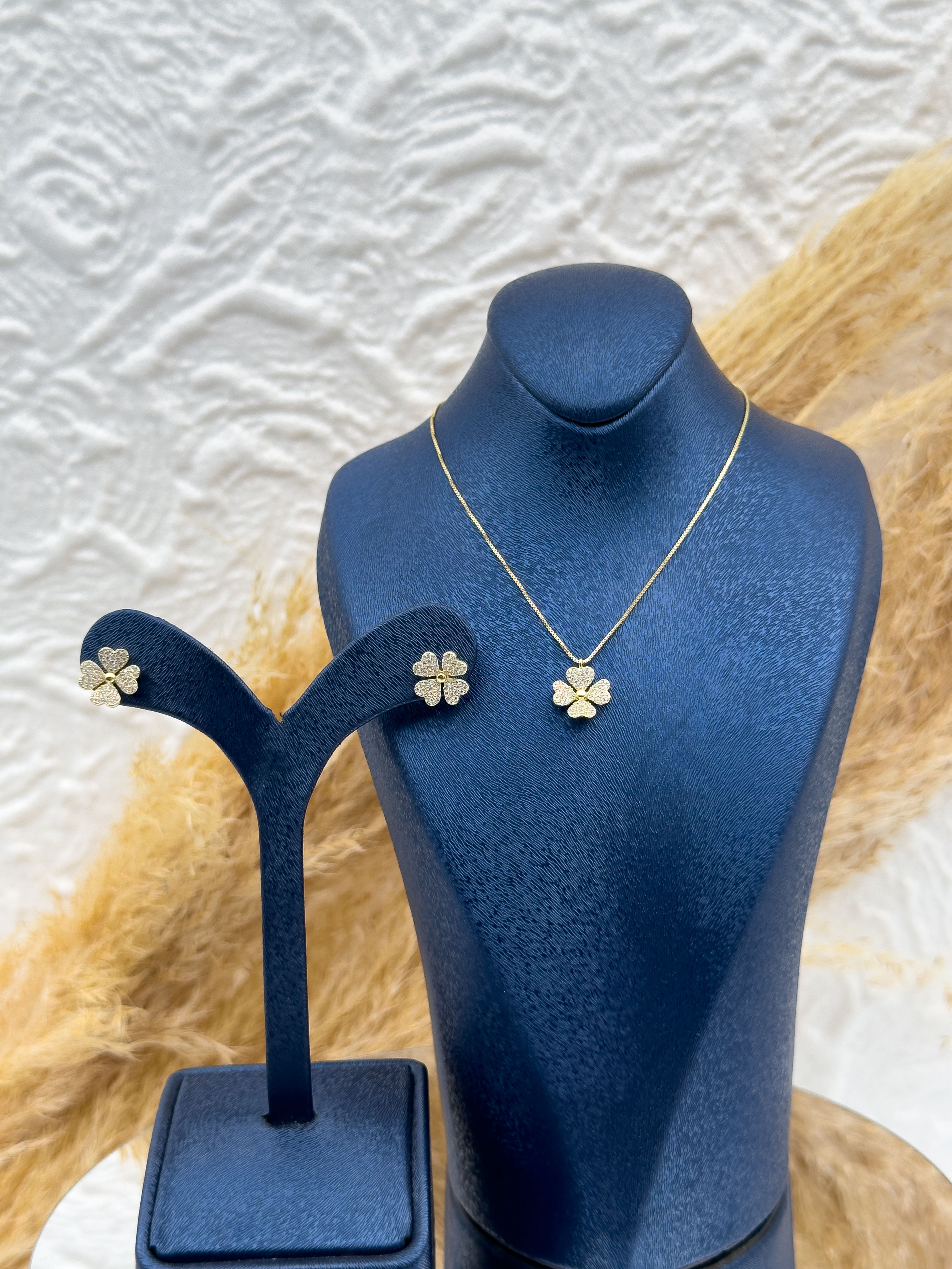 925 Ayar Gümüş Gold Renk Yonca Figürlü Kolye Küpe Kadın Takı Seti